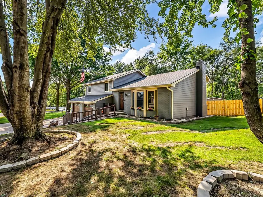 220 Crestview Street, Lansing, KS 66043 - #3