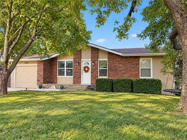 1336 Tall Grass Drive, Eudora, KS 66025