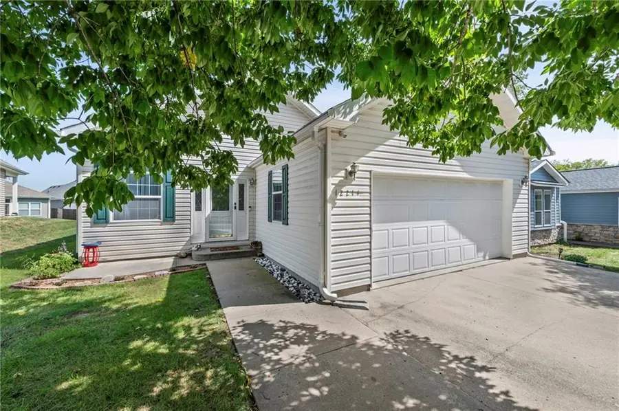 12211 N Pomona Avenue, Kansas City, MO 64163 - #3