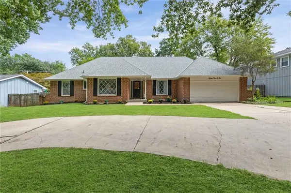 8905 Lamar Avenue, Overland Park, KS 66207