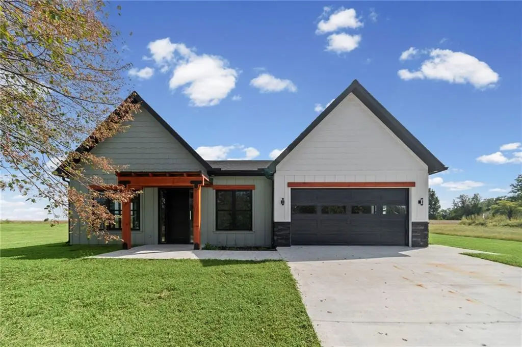 2004 Country Club Drive, Carrollton, MO 64633 - #1