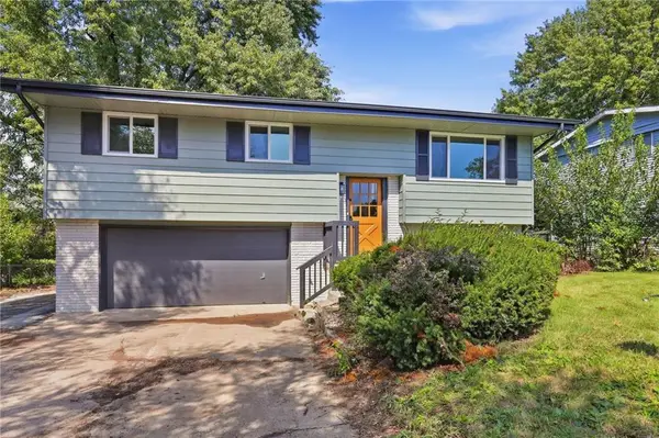 8248 Armstrong Avenue, Kansas City, KS 66112