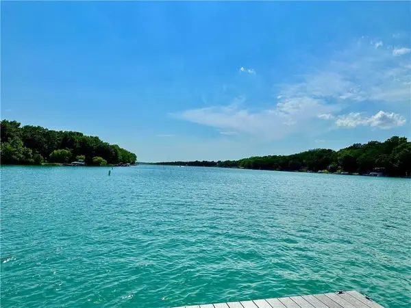 6 Misty Lane, La Cygne, KS 66040