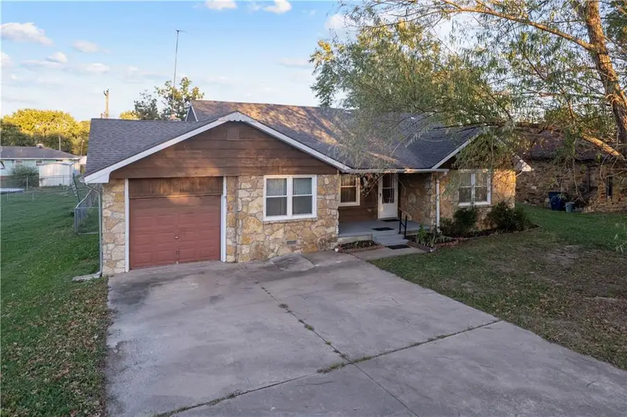 303 S Overlook Drive, Coffeyville, KS 67337 - #3