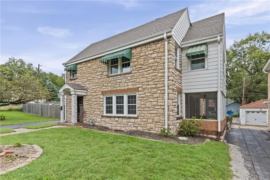 429 N Van Brunt Boulevard, Kansas City, MO 64123 - #3
