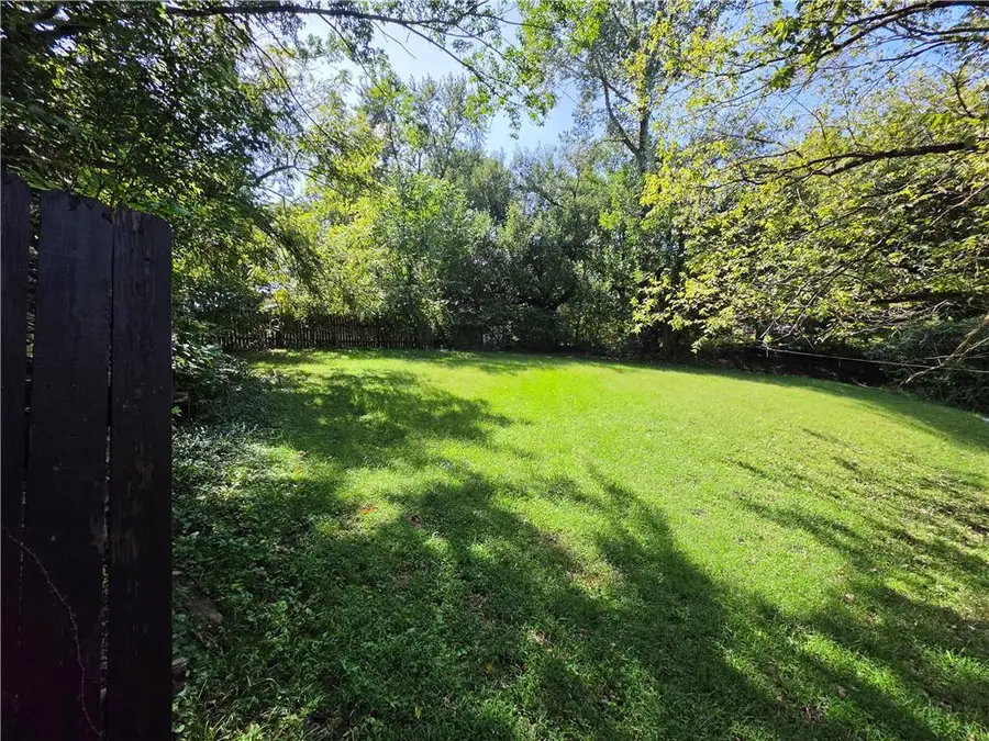 230 Glenwood Avenue, Independence, MO 64053 - #3