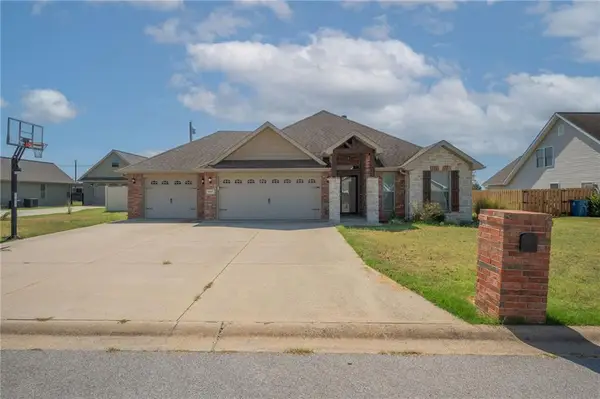 3017 Fairway Circle, Neosho, MO 64850