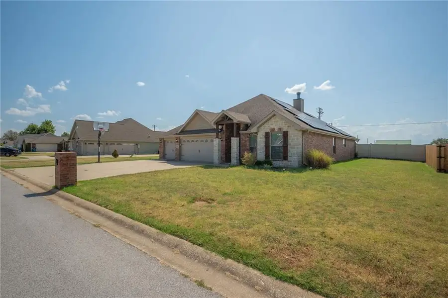 3017 Fairway Circle, Neosho, MO 64850 - #3