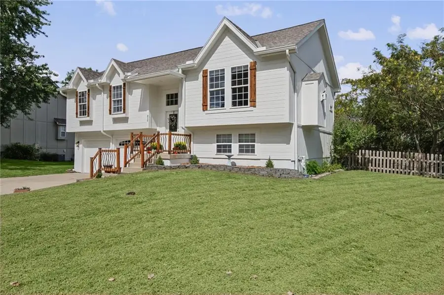 810 S Morgan Drive, Peculiar, MO 64078 - #2
