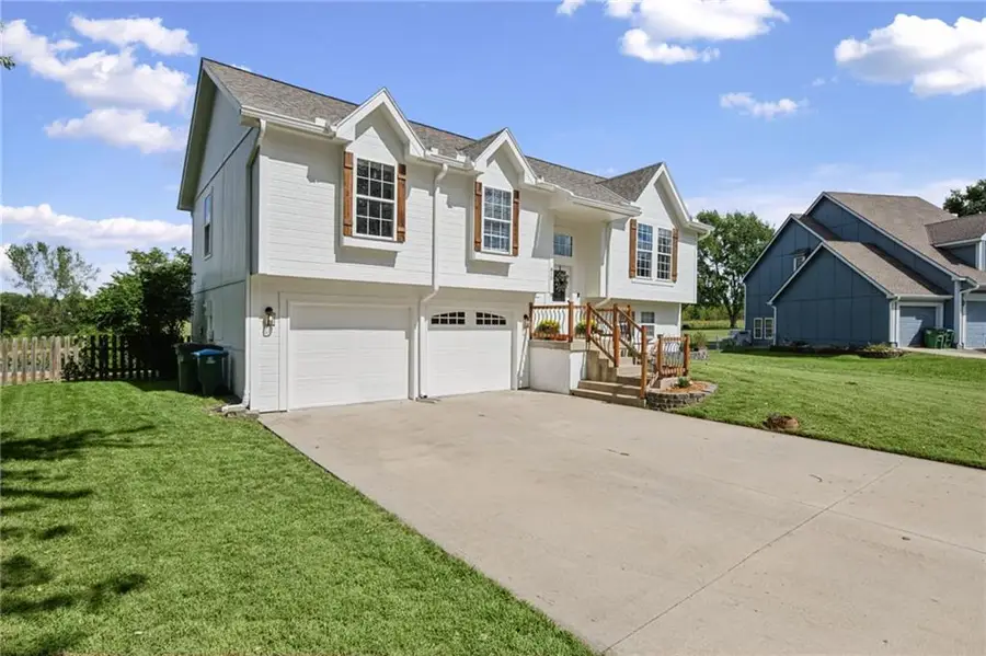 810 S Morgan Drive, Peculiar, MO 64078 - #3