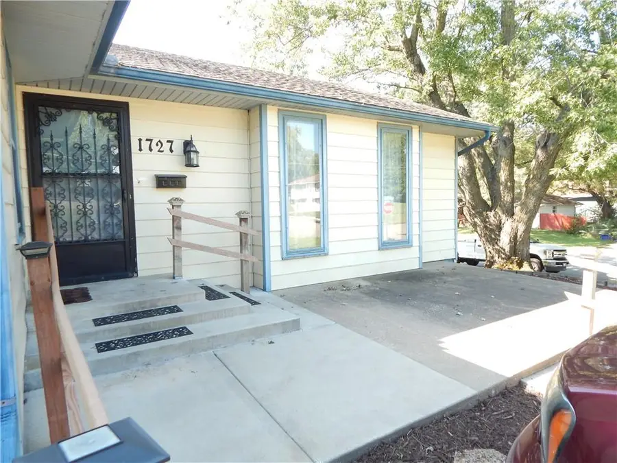 1727 Dakota Street, Leavenworth, KS 66048 - #2
