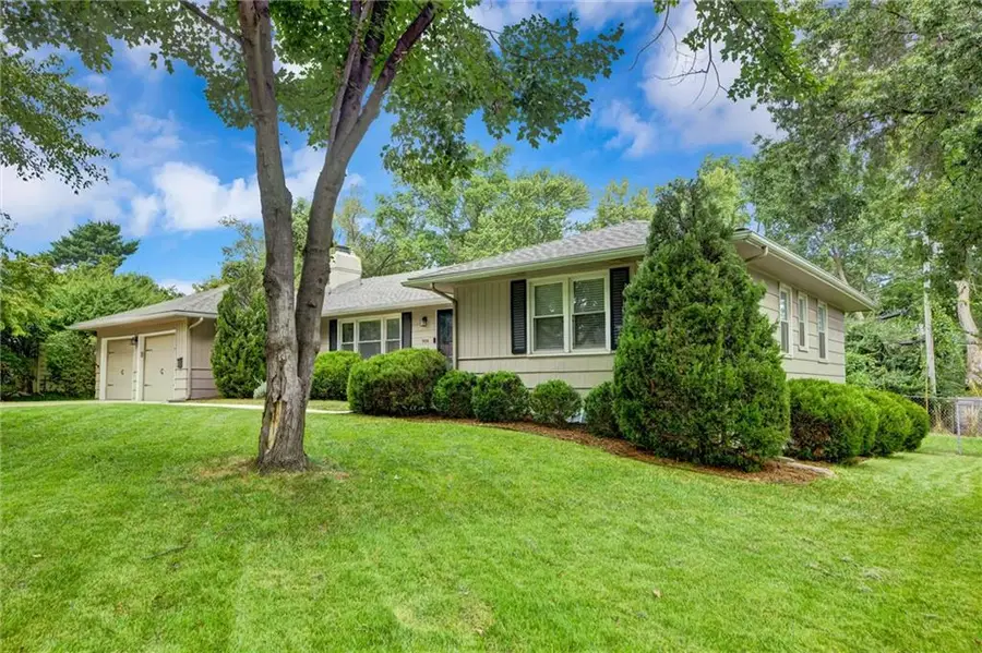 904 W 96th Street, Kansas City, MO 64114 - #2