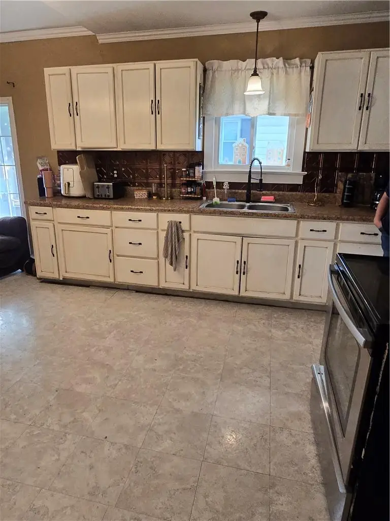 485 Donnelly Avenue, Kansas City, MO 64125 - #3