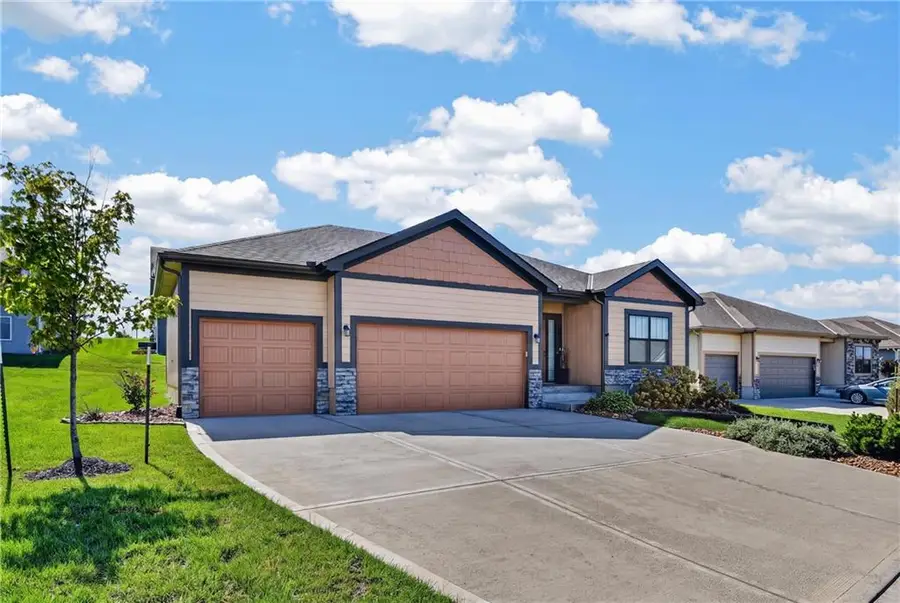 13755 NW 75th Street, Parkville, MO 64152 - #2