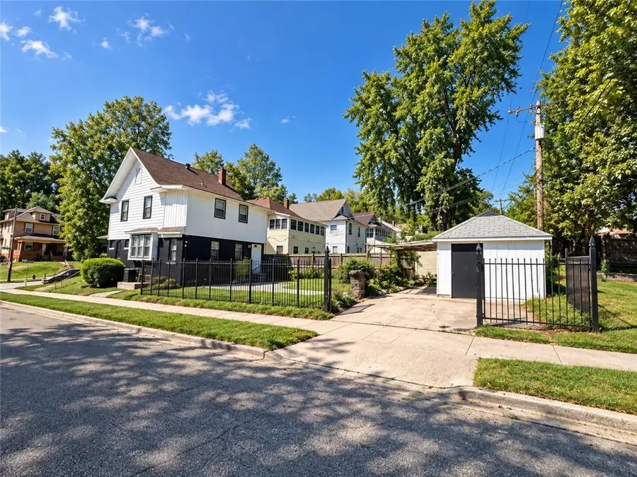 147 Kensington Avenue, Kansas City, MO 64123 - #2