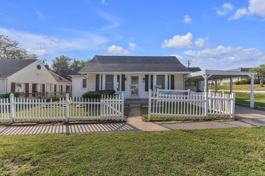 102 S Chestnut Street, Cameron, MO 64429 - #1