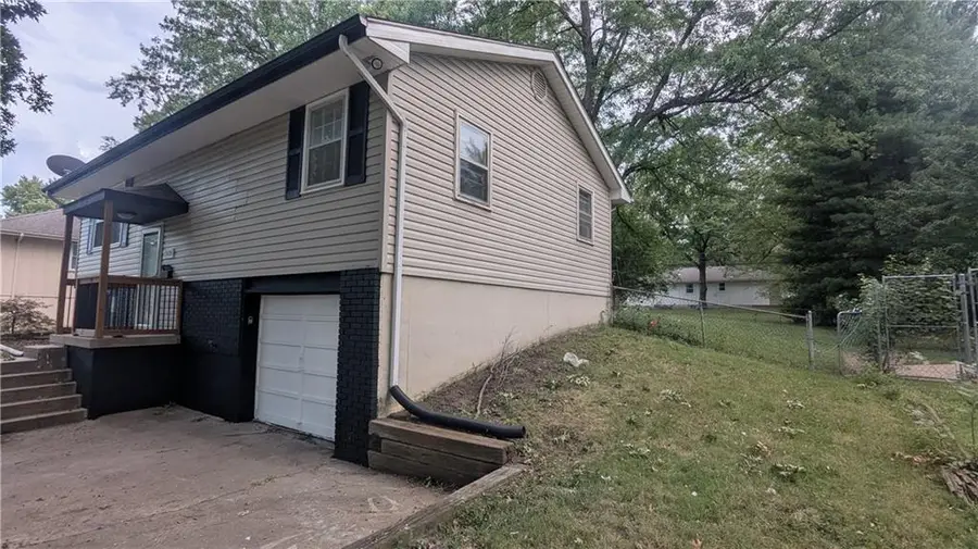 13420 Belmeade Avenue, Grandview, MO 64030 - #3