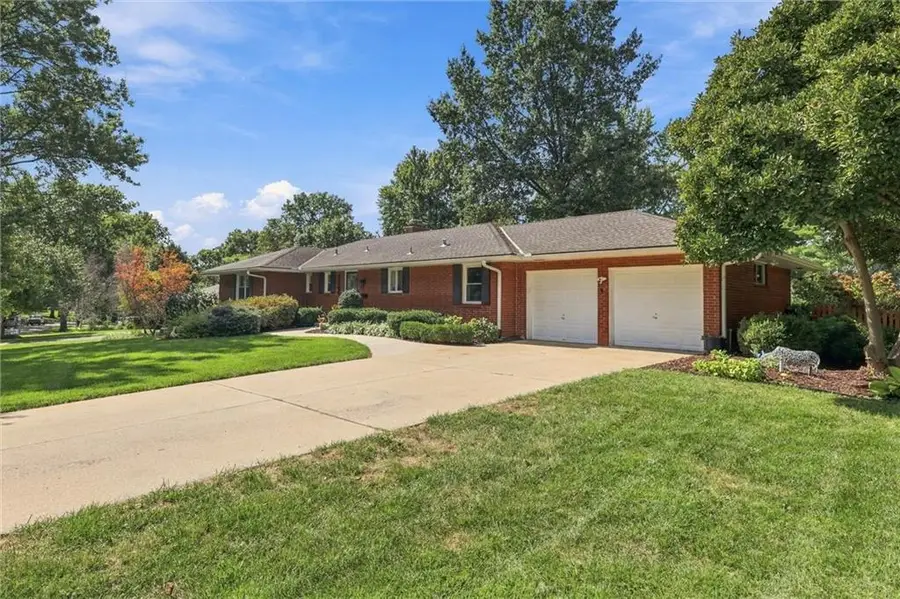 9500 Meadow Lane, Leawood, KS 66206 - #3