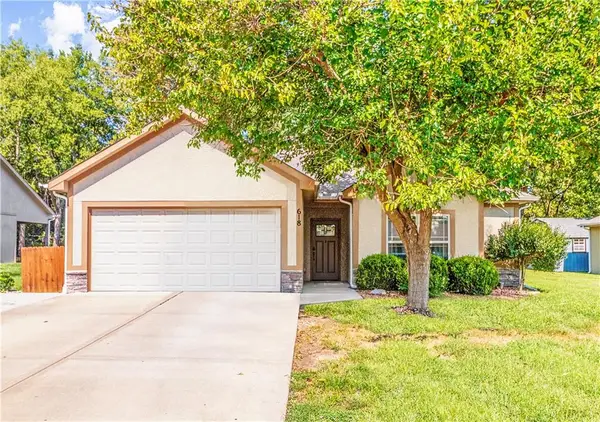 618 NW Walnut Street, Grain Valley, MO 64029