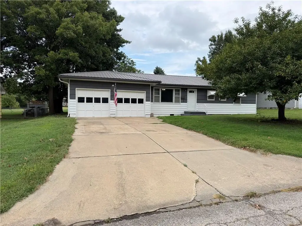 237 Kaw Avenue, Garnett, KS 66032 - #1