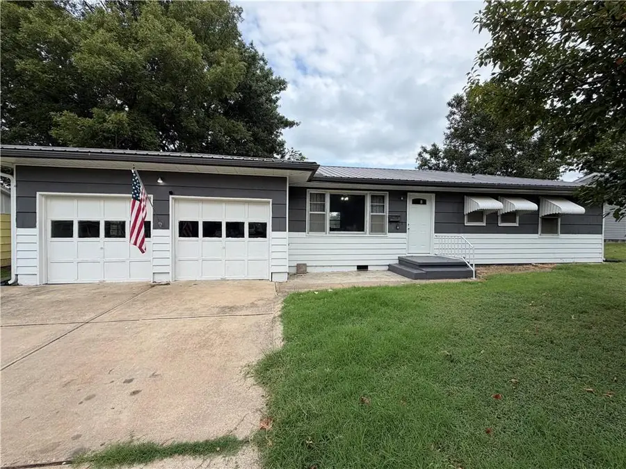 237 Kaw Avenue, Garnett, KS 66032 - #2