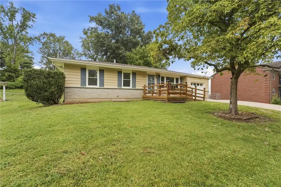 2404 NE Shady Lane Drive, Gladstone, MO 64118 - #2
