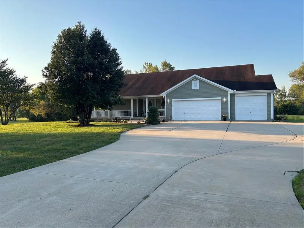 7401 155 Street E, Belton, MO 64012 - #1