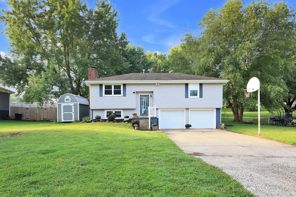302 W Swenson Drive, Savannah, MO 64485 - #1