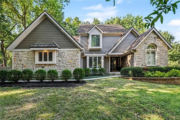 11852 Larsen Street, Overland Park, KS 66210
