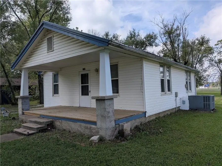 1303 Walnut Street, Pleasanton, KS 66075 - #2