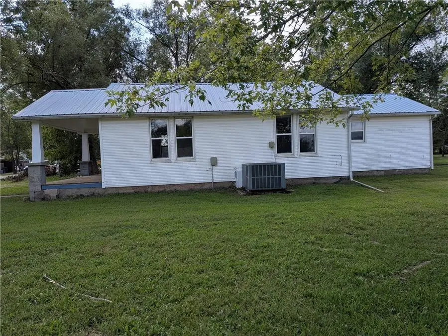 1303 Walnut Street, Pleasanton, KS 66075 - #3