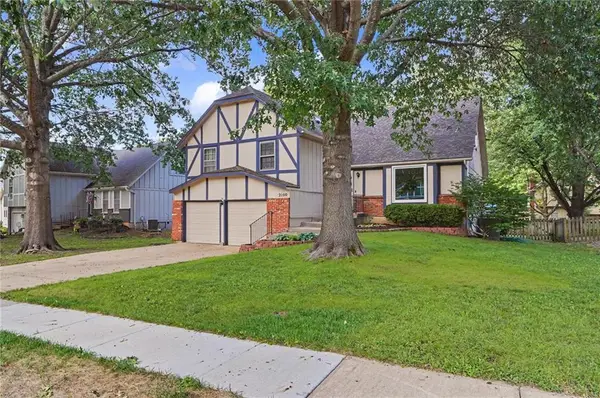 2100 E Sleepy Hollow Drive, Olathe, KS 66062