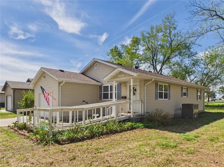 2104 S Holbrook Street, Fort Scott, KS 66701 - #3
