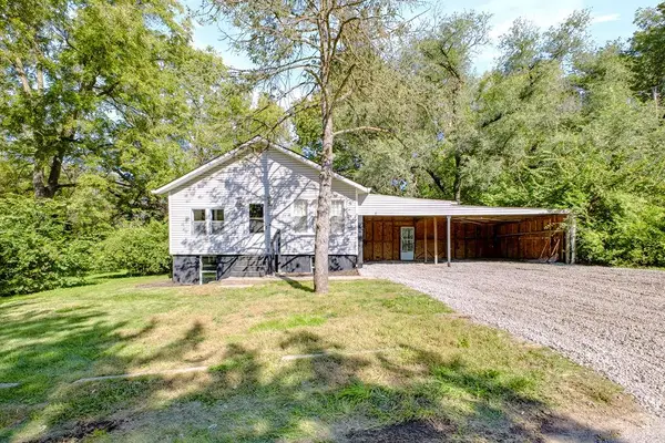 3412 S 11th Street Road, St Joseph, MO 64503