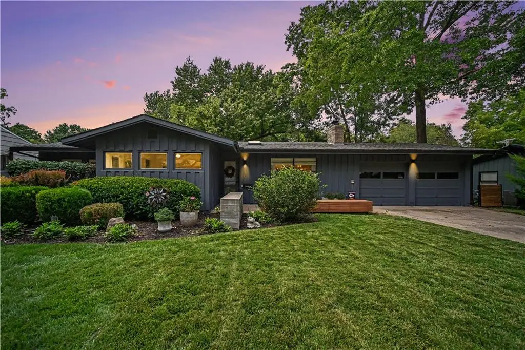 7704 Tomahawk Road, Prairie Village, KS 66208 - #1
