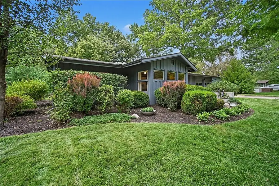 7704 Tomahawk Road, Prairie Village, KS 66208 - #3