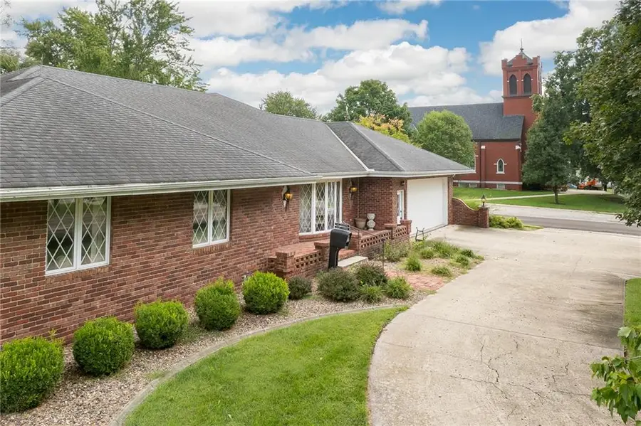 700 N Alanthus Avenue, Stanberry, MO 64489 - #3