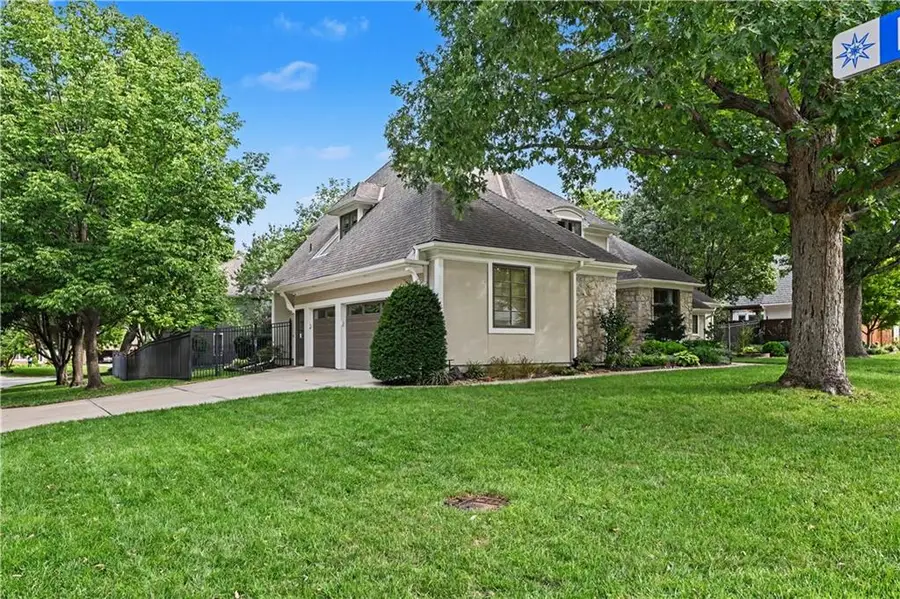 5506 W 82nd Place, Prairie Village, KS 66208 - #3