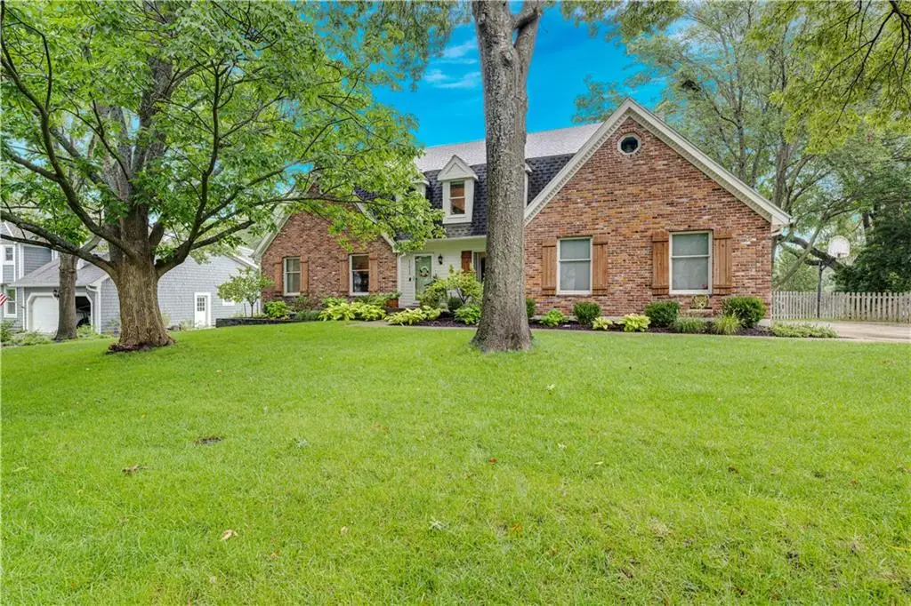 11915 Cherokee Lane, Leawood, KS 66209 - #1