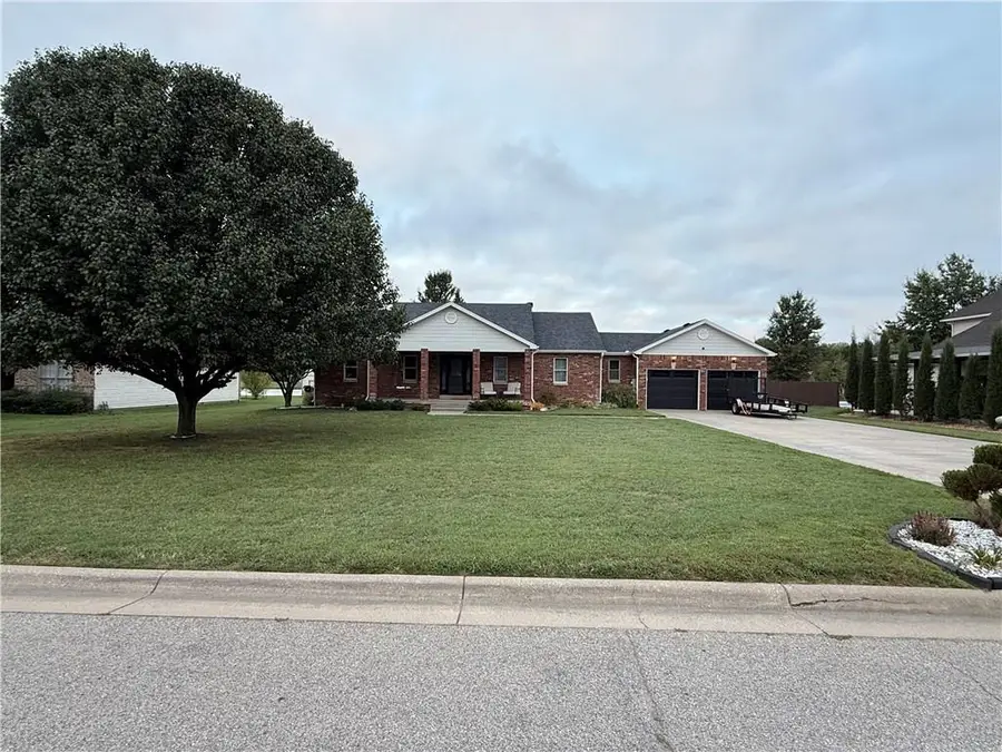 112 Johns Court, Frontenac, KS 66763 - #2