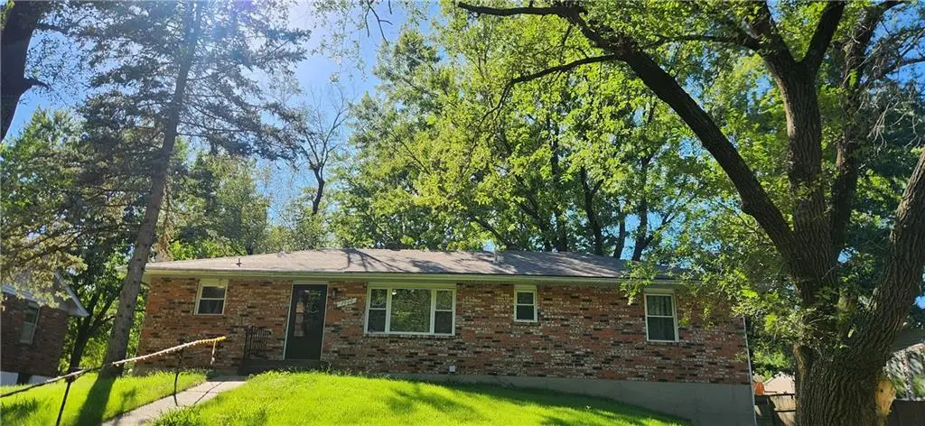 7500 N Main Street, Gladstone, MO 64118 - #1