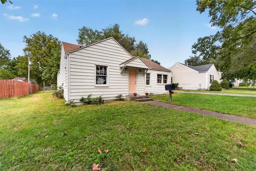 708 W South Street, Harrisonville, MO 64701 - #2