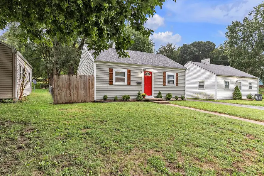 1909 S 22nd Street, Saint Joseph, MO 64507 - #2