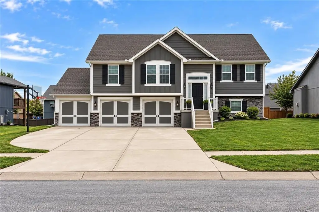 902 N Cottonwood Street, Kearney, MO 64060 - #1