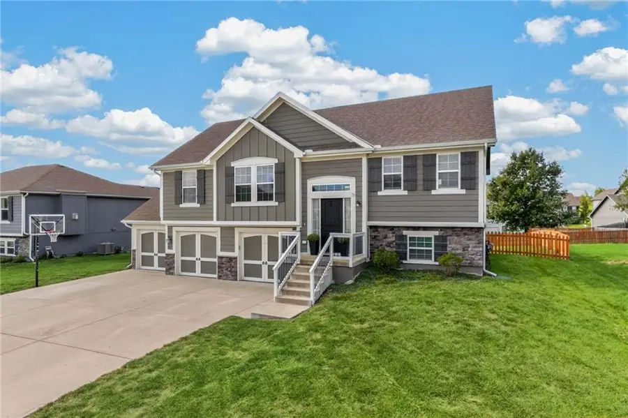902 N Cottonwood Street, Kearney, MO 64060 - #3