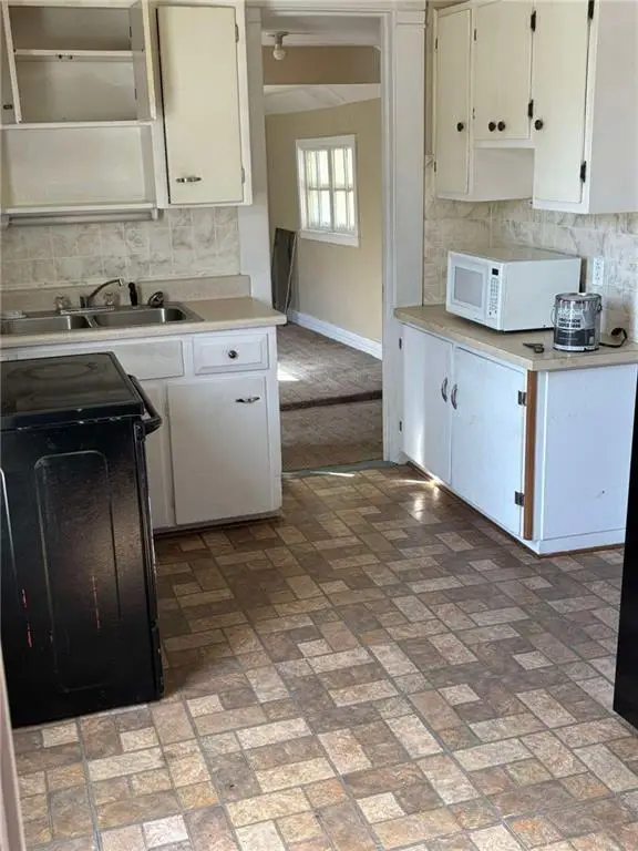 716 E 1st Street, Maryville, MO 64468 - #2