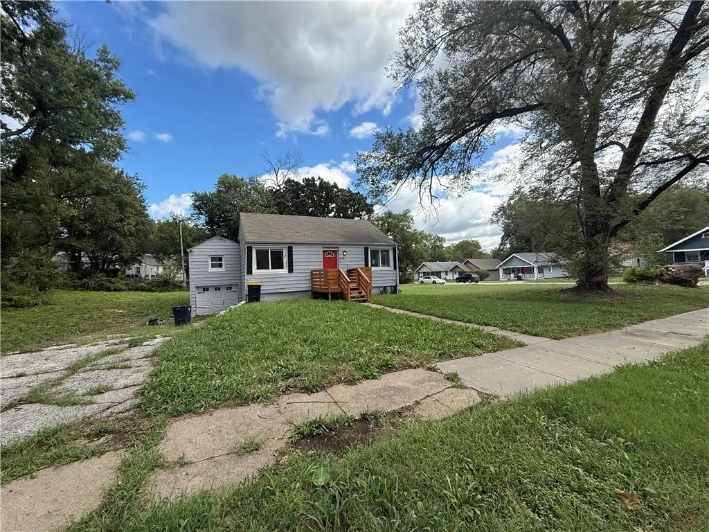 6741 Agnes Avenue, Kansas City, MO 64132 - #1