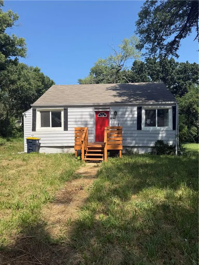 6741 Agnes Avenue, Kansas City, MO 64132 - #2
