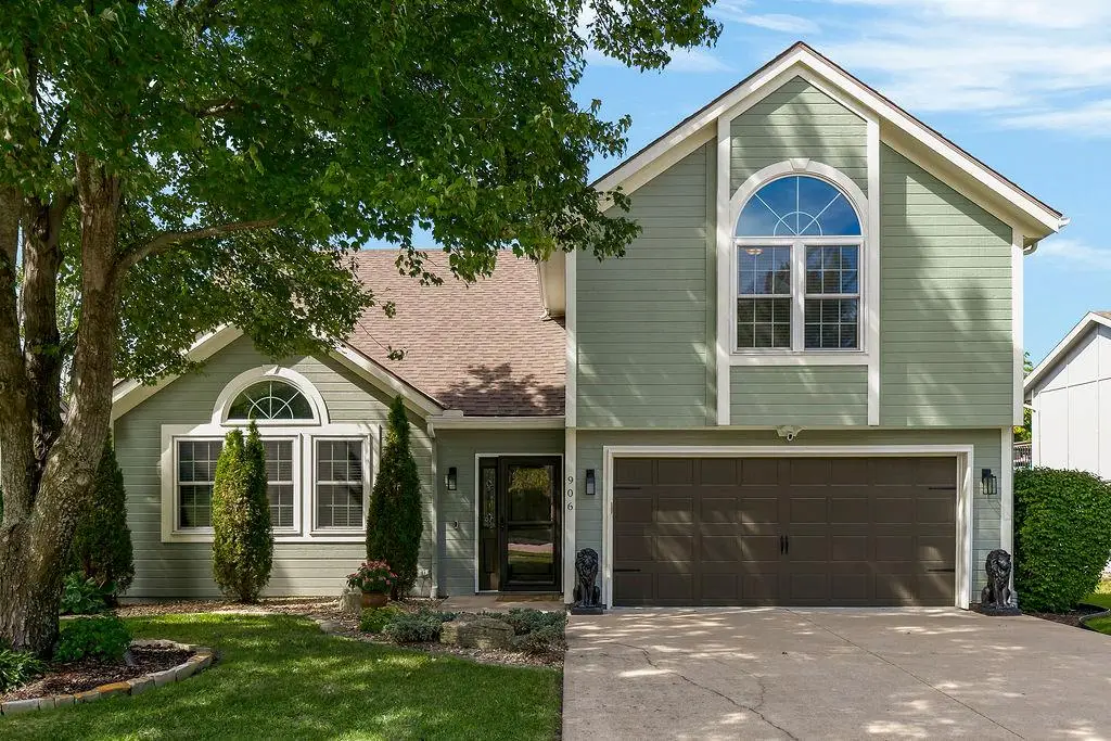 906 16th Avenue S, Greenwood, MO 64034 - #1