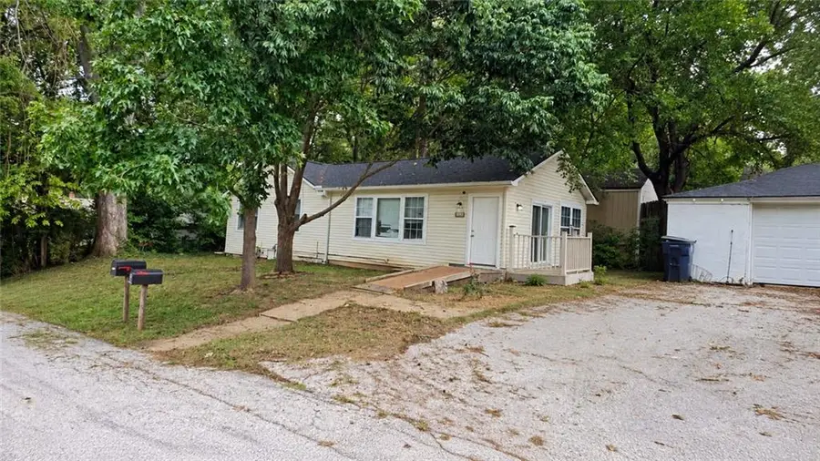 3809 N Spruce Avenue, Kansas City, MO 64117 - #2